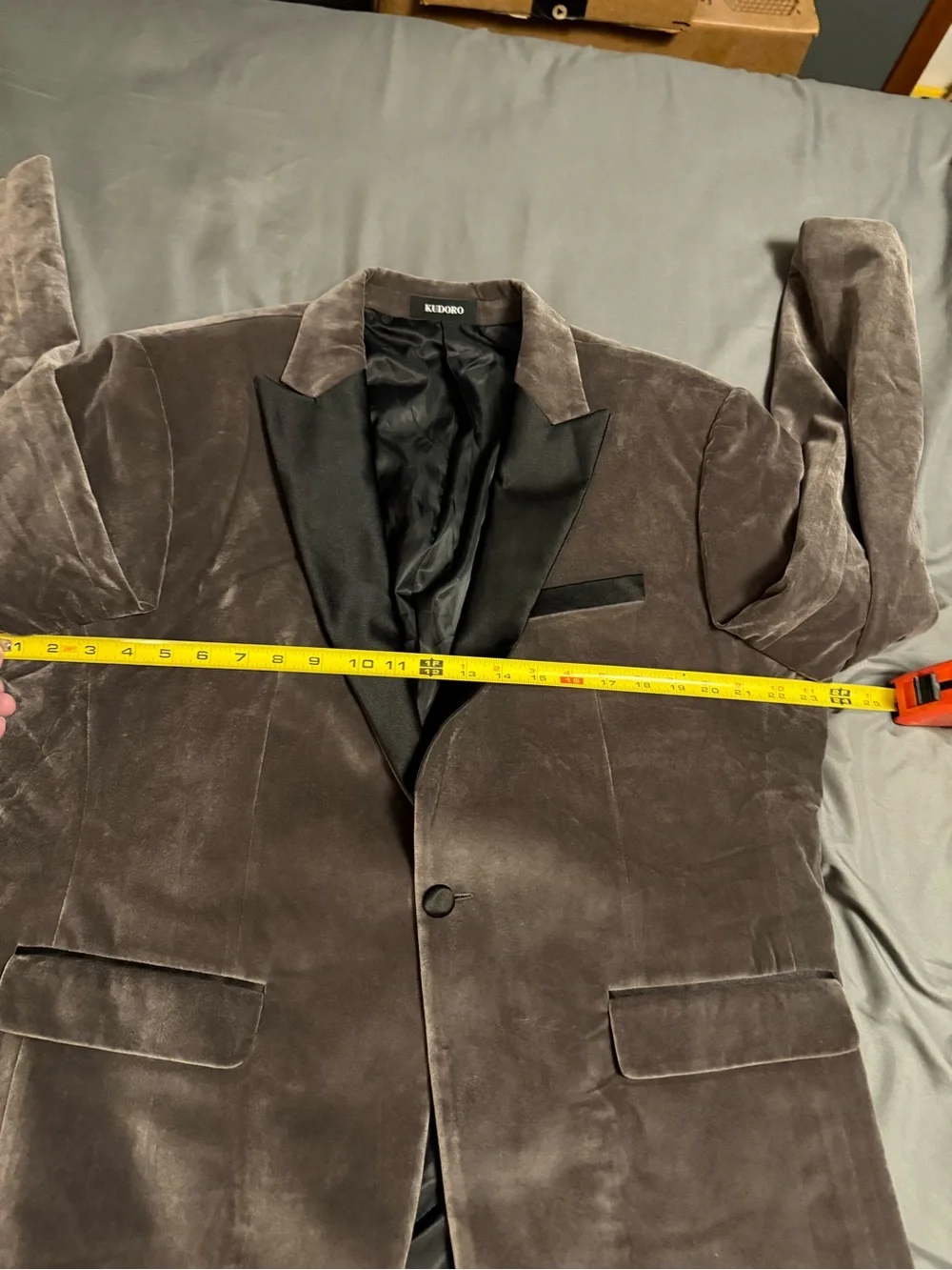 Kudoro Men's Velvet Tuxedo Blazer Jacket Gray Size Large Peak Lapel Holiday Prom